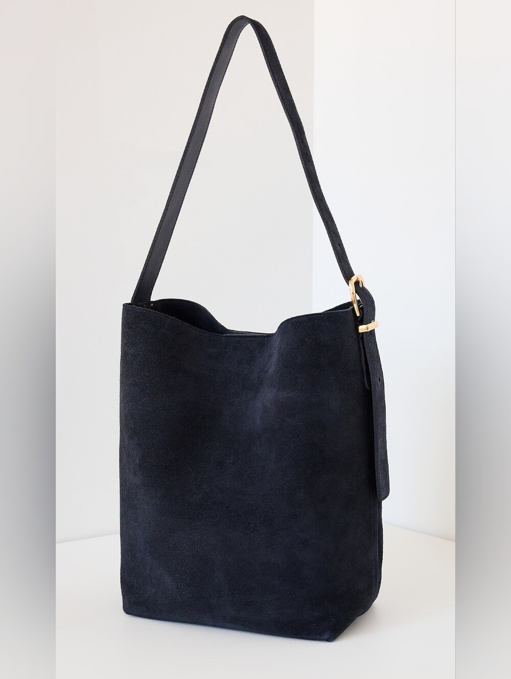 MadewellThe Essential Bucket Tote in Suede - Picture 2 of 4